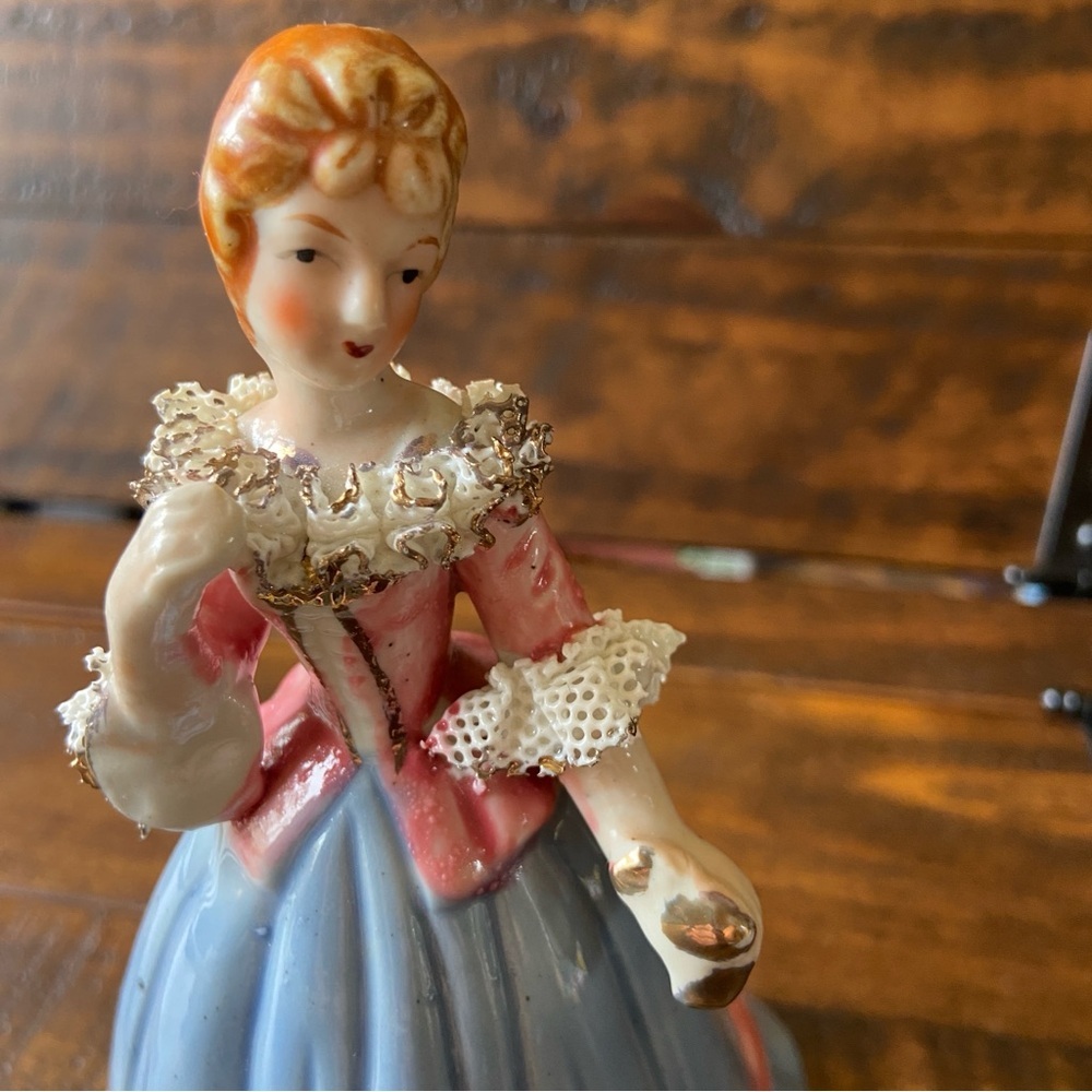 Vintage Porcelain Ceramic Lace Lady‎ Figurine twirling Musical-AS IS - Picture 5 of 7